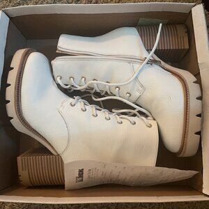 NY & Co White Platform Chelsea Boots - Super Comfortable - Worn Once